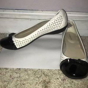Black & white flats